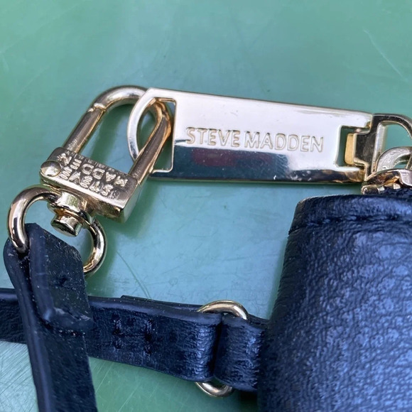 Steve Madden Black Faux Leather Wristlet Clutch Pouch Gold Hardware 7"x5" - Picture 2 of 5